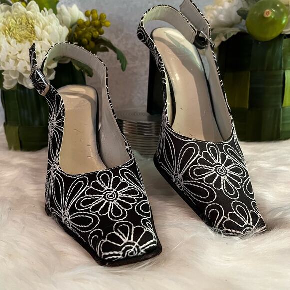 NEW Circa Joan & David Floral Embroidered Flowers Slingback Black White Heels S… - Picture 13 of 16
